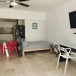 Cozy And Central Apartment!